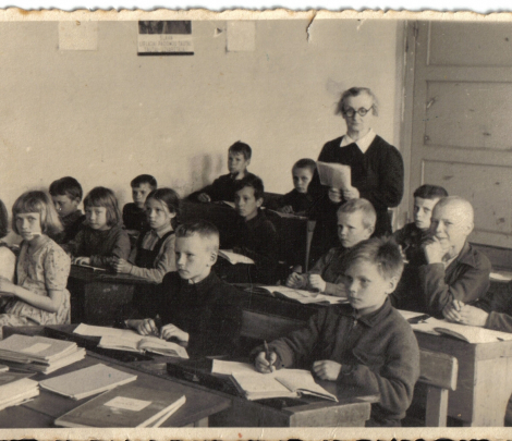 Vienība 19 averss_skola_1947.jpg